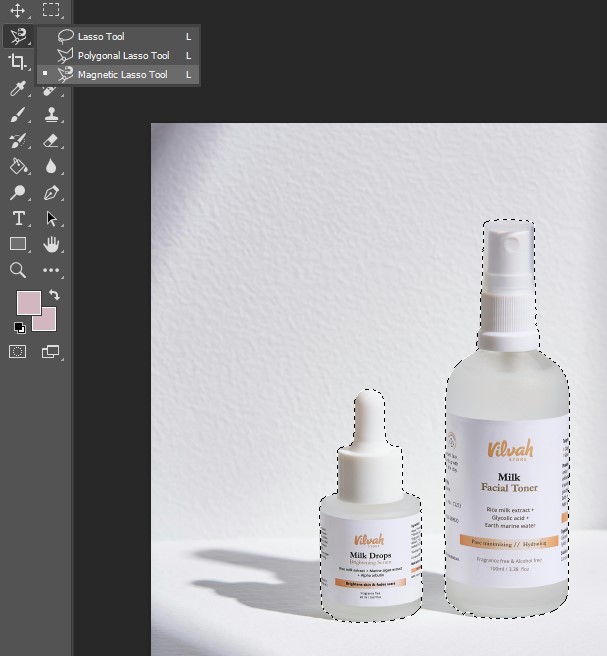 Image showing the magnetic lasso tool tracing an object edge